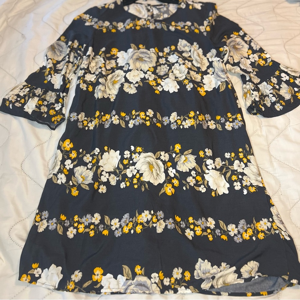 Floral Shift Dress with 3/4 Sleeves
